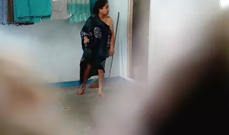 Cô gái phim xxx moi nhat khỏa thân làm bài tập thể dục