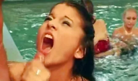 Cô tro choi nhat ban xxx gái tóc vàng áo lót, quần lót