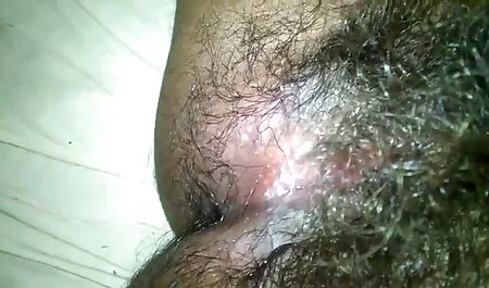 Cô gái tóc vàng và đen trong một quán xxx nhật cà phê